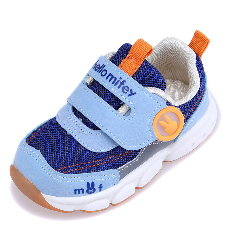 Breathable mesh sports shoes for infants and young children