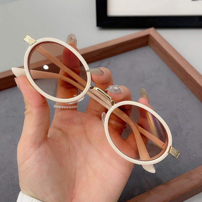 Fashionable UV Resistant And Super Cool Glasses