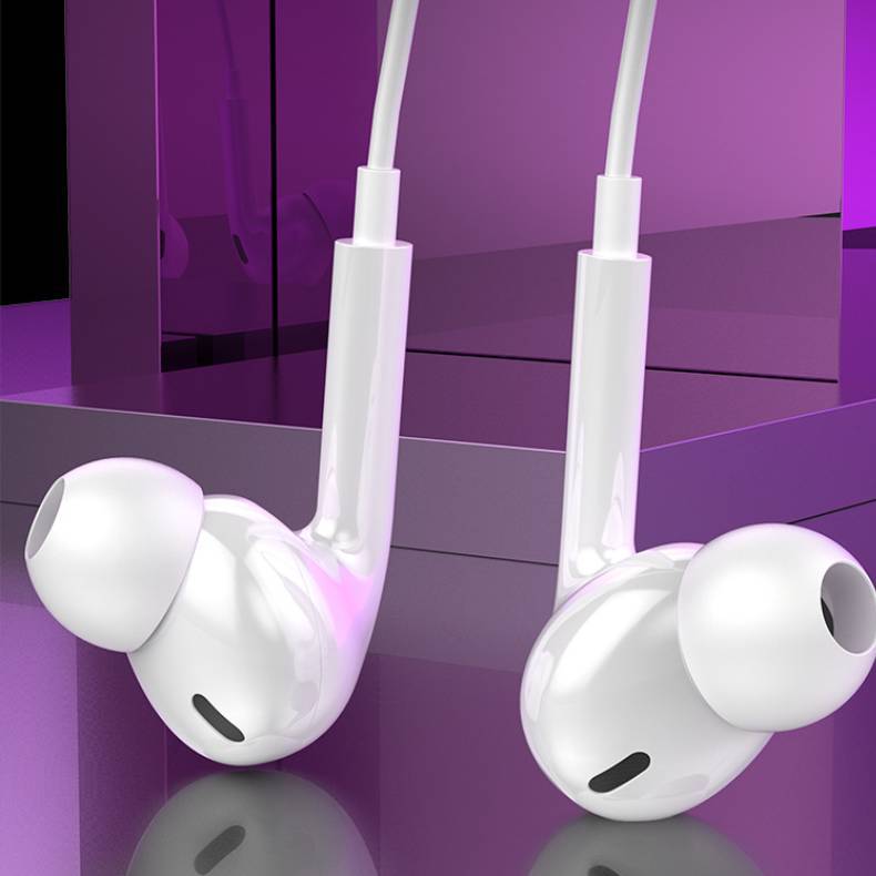 New in-ear wire-controlled music headphones