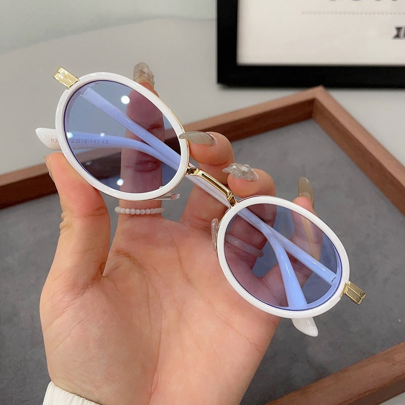 Fashionable UV Resistant And Super Cool Glasses