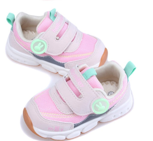 Breathable mesh sports shoes for infants and young children